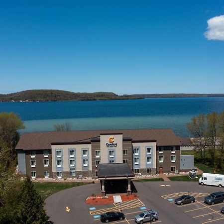 Comfort Inn & Suites Munising-Lakefront Buitenkant foto