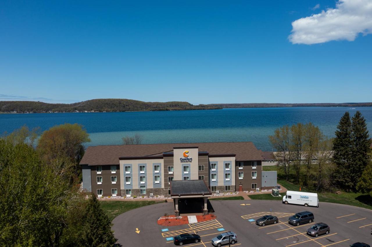 Comfort Inn & Suites Munising-Lakefront Buitenkant foto